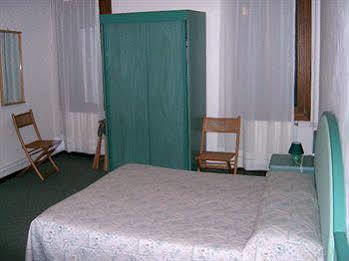 Astoria Hotel 2*
